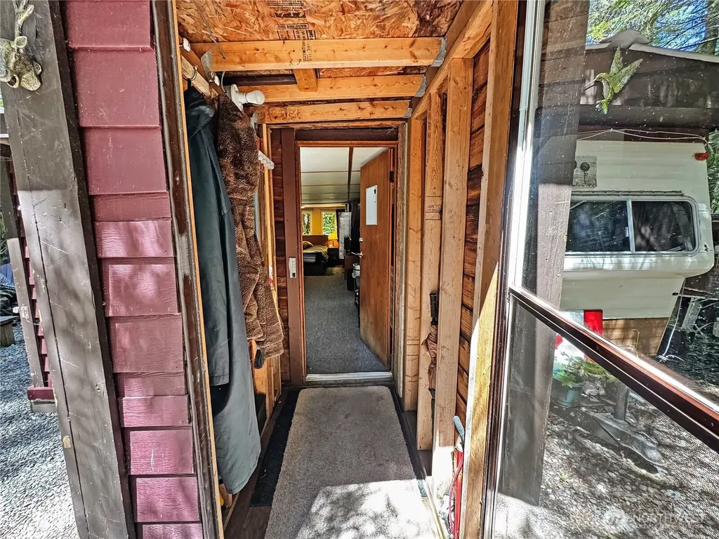 92 Goldrush Road Deming WA 98244