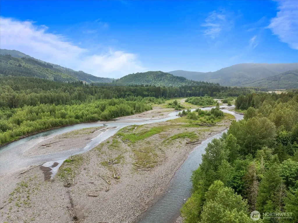 92 Goldrush Road Deming WA 98244
