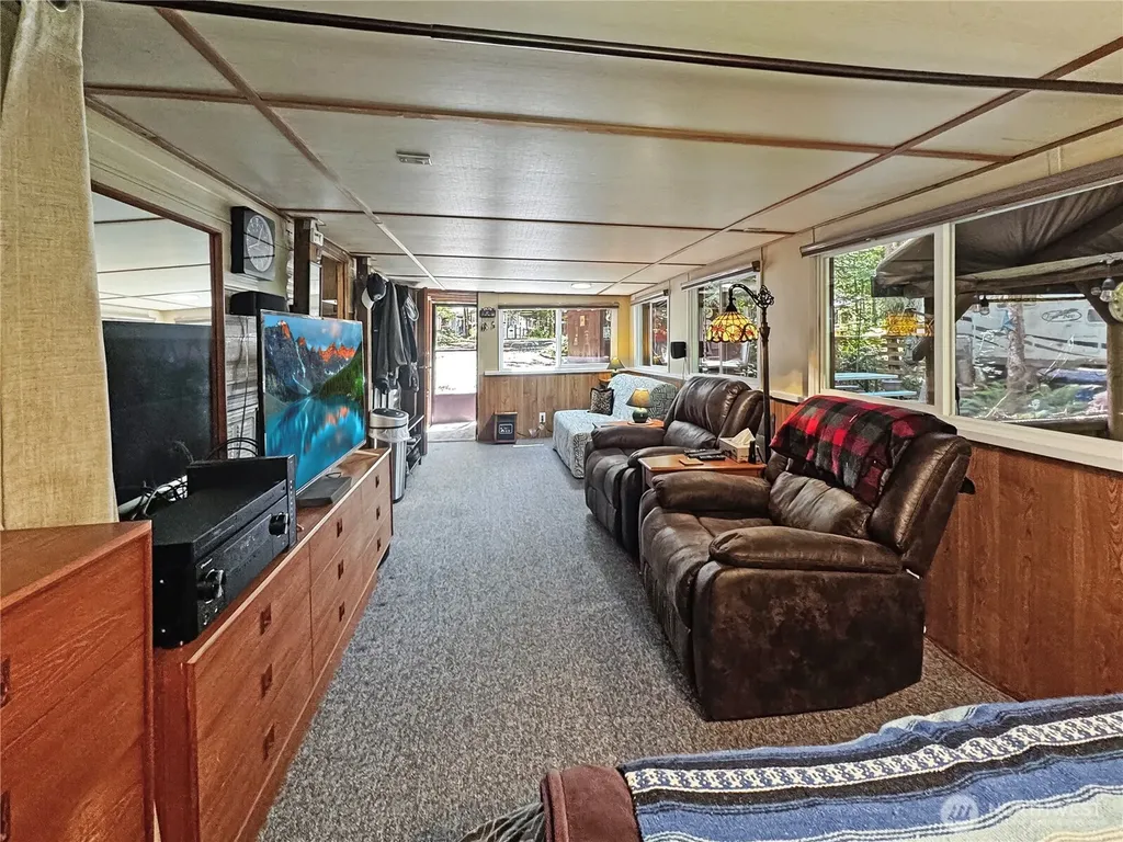 92 Goldrush Road Deming WA 98244