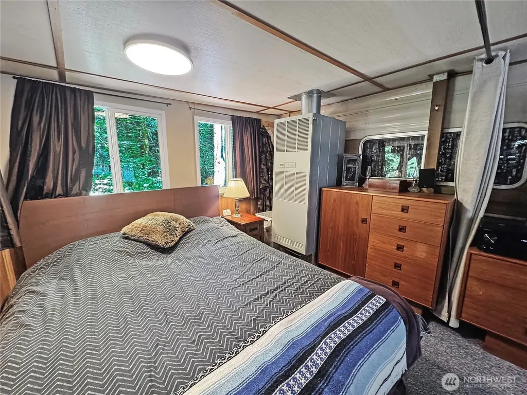 92 Goldrush Road Deming WA 98244