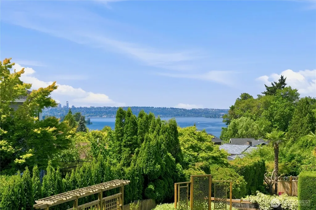 6225 106th Avenue NE Kirkland WA 98033