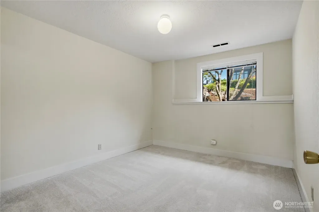 6225 106th Avenue NE Kirkland WA 98033