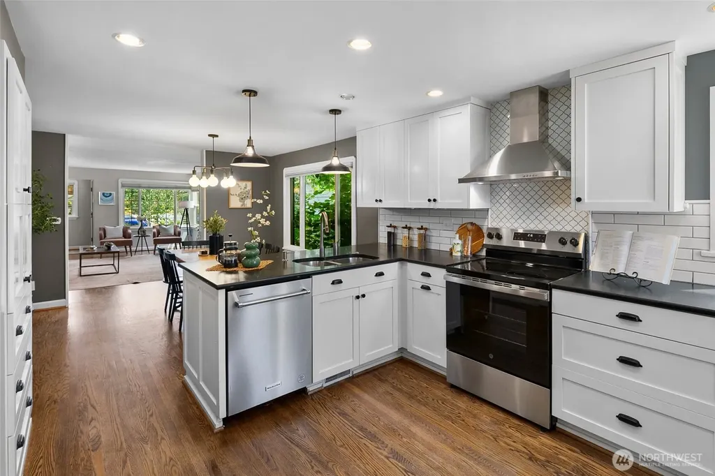 8353 20th Avenue NW Seattle WA 98117