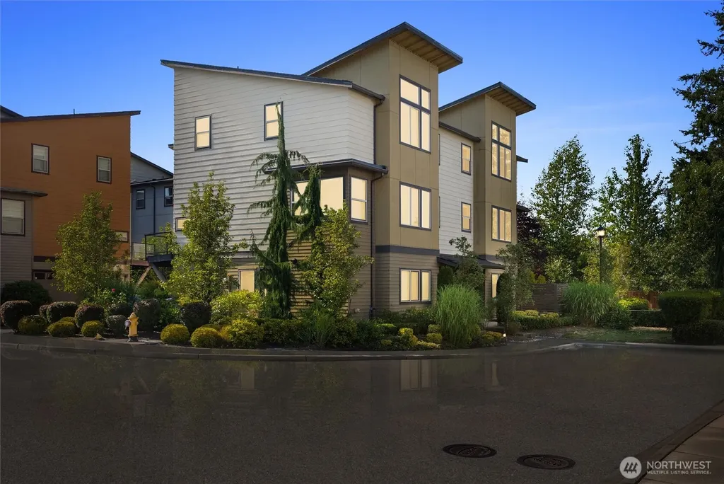 347 Chelan Avenue NE Renton WA 98059