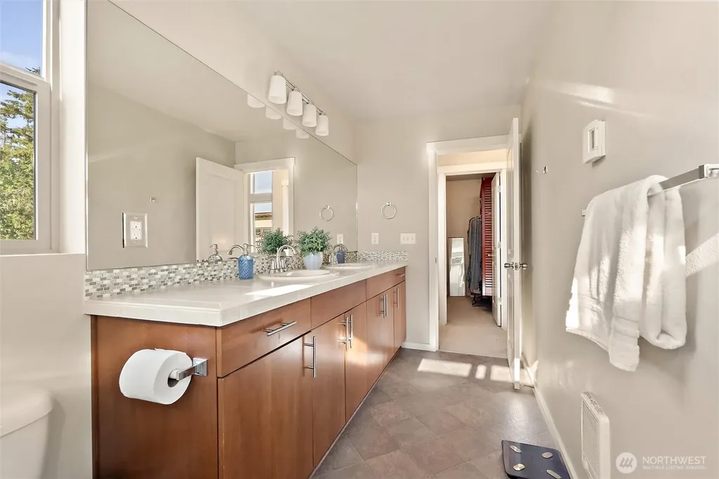 347 Chelan Avenue NE Renton WA 98059