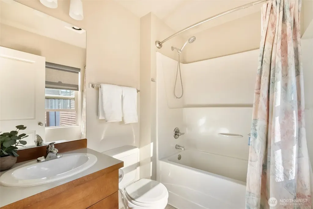 347 Chelan Avenue NE Renton WA 98059
