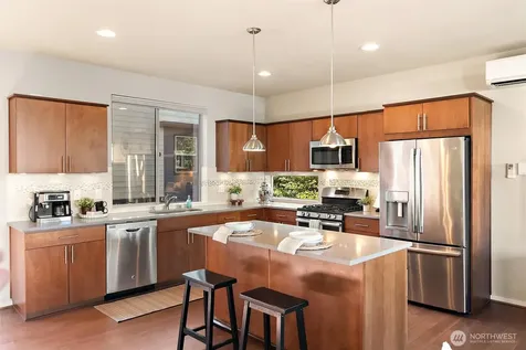 347 Chelan Avenue NE Renton WA 98059