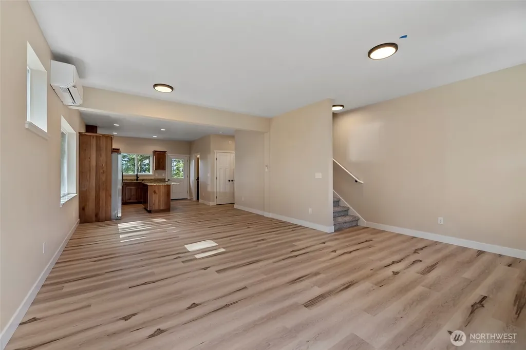 945 NW Heller Street Oak Harbor WA 98277
