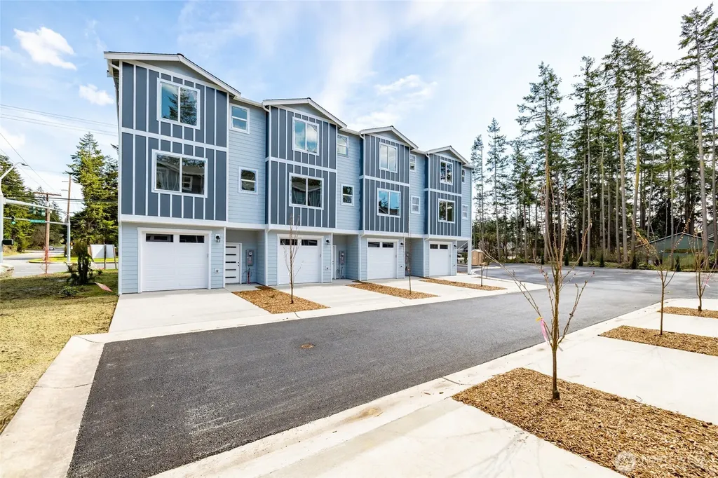 945 NW Heller Street Oak Harbor WA 98277