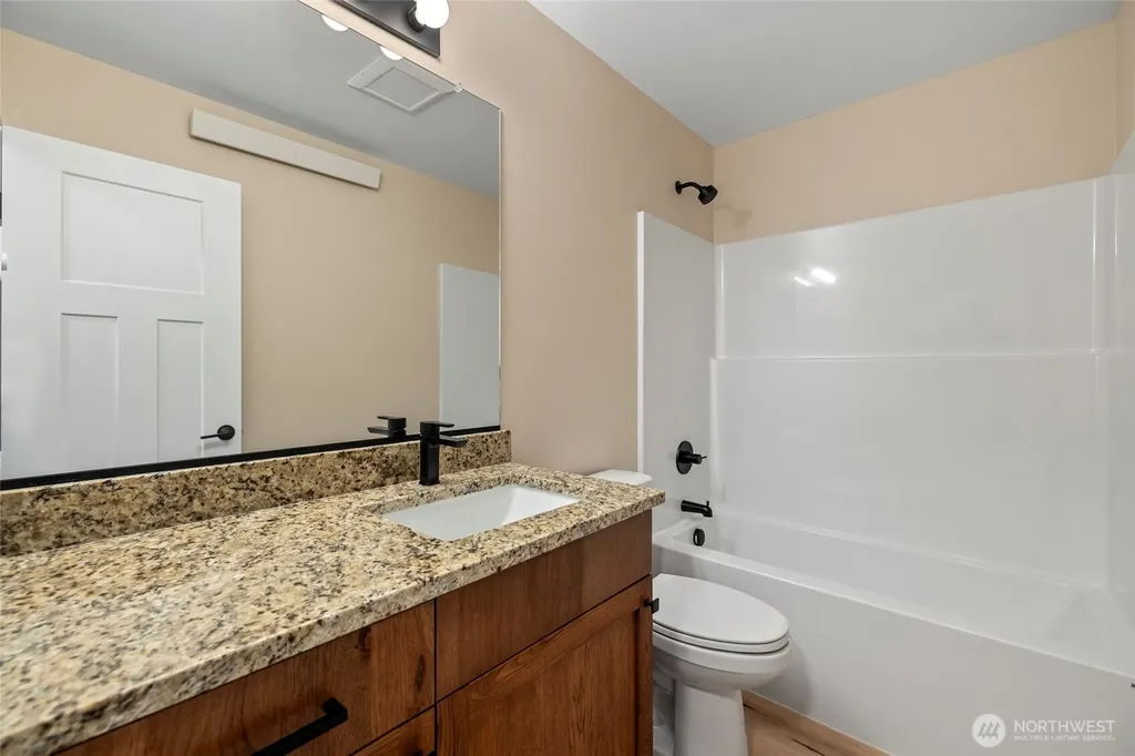 945 NW Heller Street Oak Harbor WA 98277