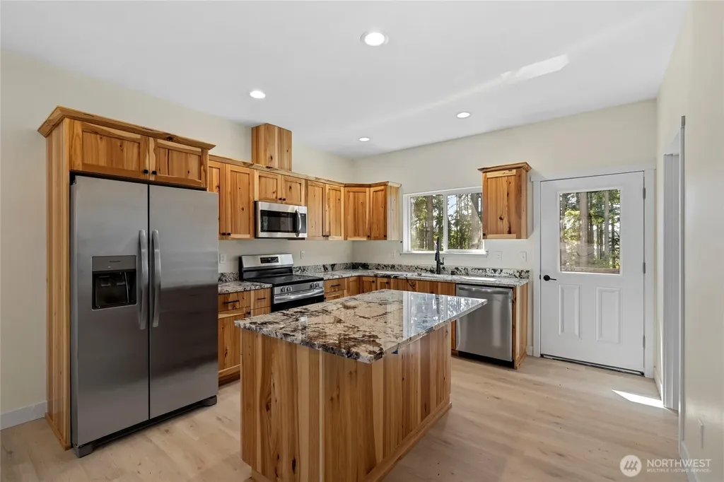 945 NW Heller Street Oak Harbor WA 98277