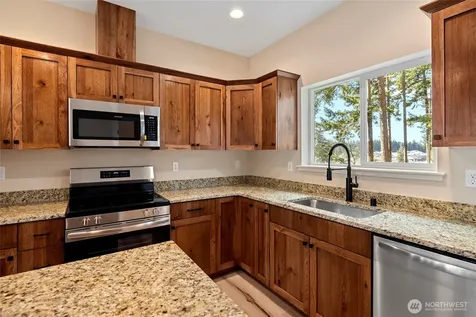 945 NW Heller Street Oak Harbor WA 98277