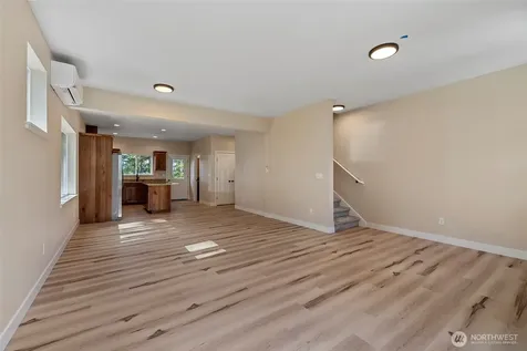 945 NW Heller Street Oak Harbor WA 98277