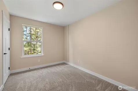 945 NW Heller Street Oak Harbor WA 98277