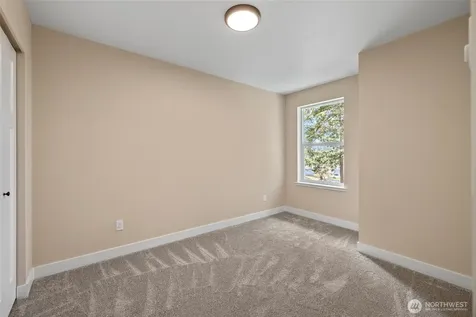 945 NW Heller Street Oak Harbor WA 98277