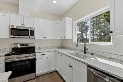945 NW Heller Street Oak Harbor WA 98277