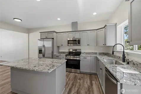 945 NW Heller Street Oak Harbor WA 98277