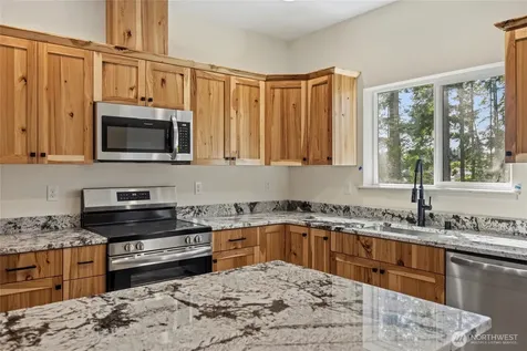 945 NW Heller Street Oak Harbor WA 98277