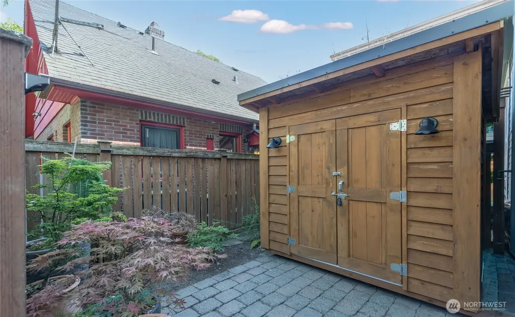 227 24th Avenue E Seattle WA 98112