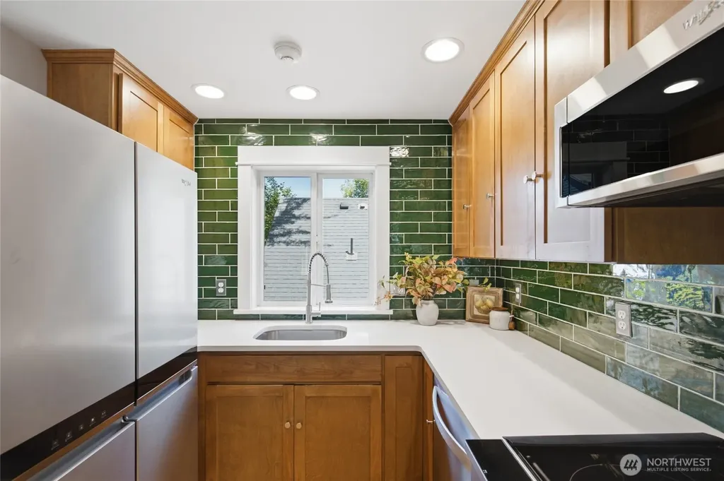 227 24th Avenue E Seattle WA 98112
