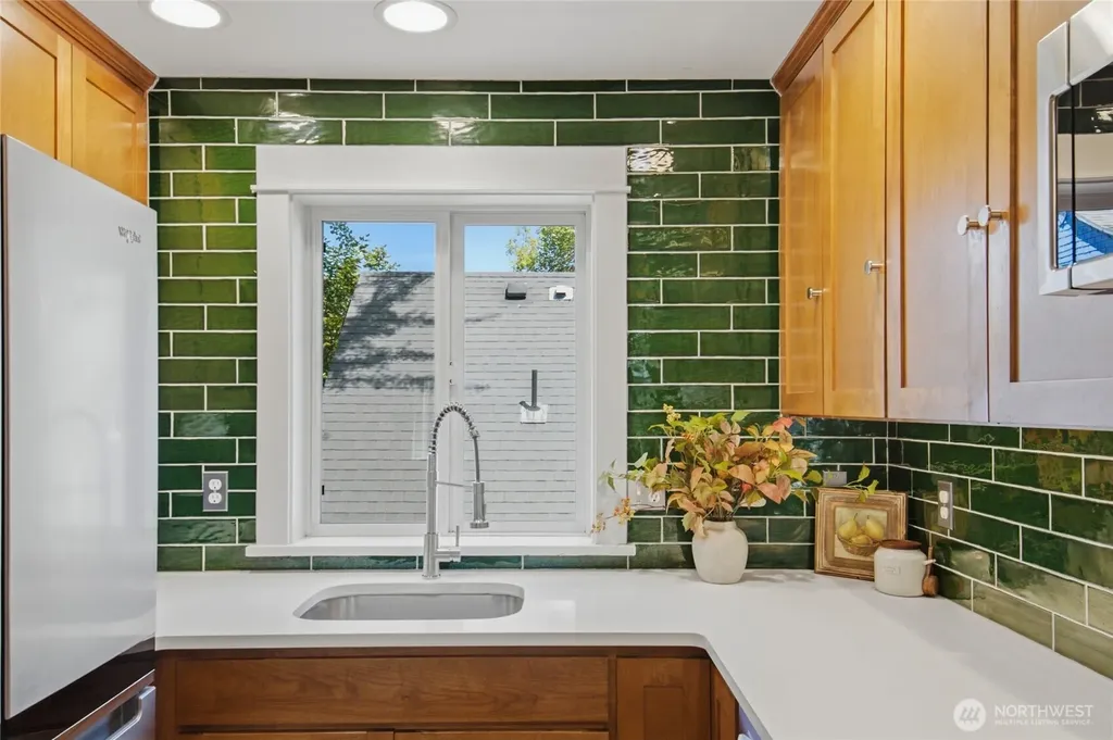 227 24th Avenue E Seattle WA 98112