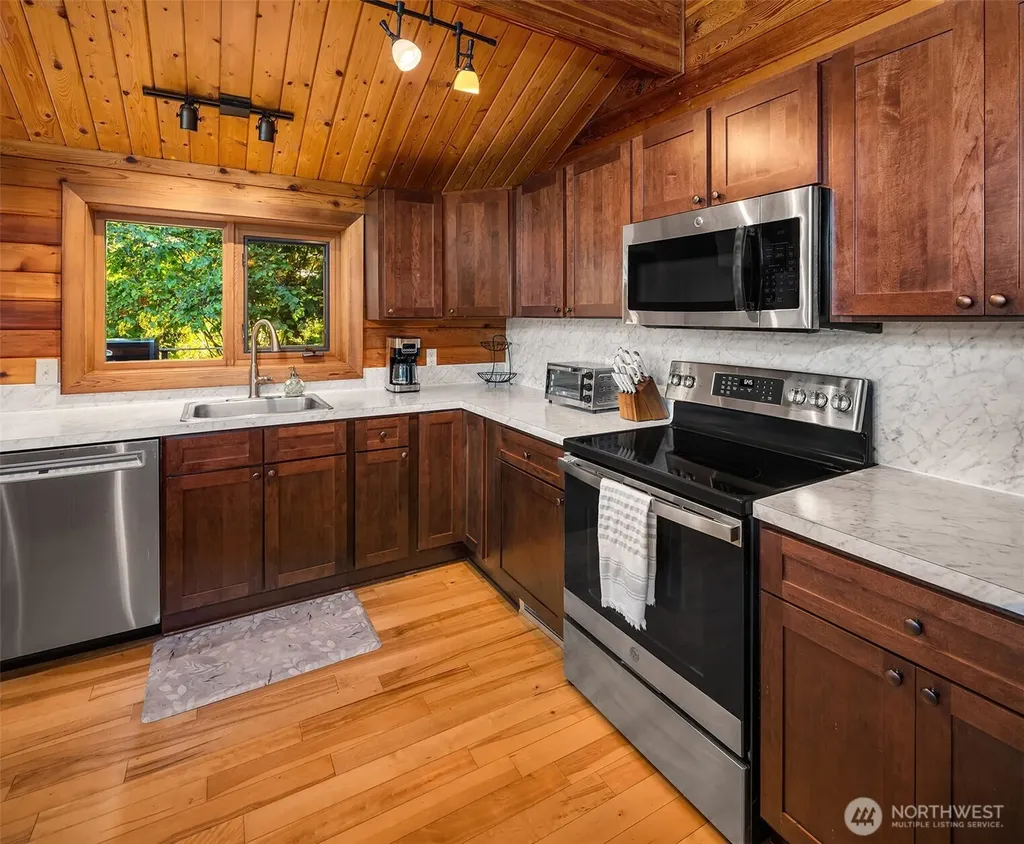 211 E Church Point Drive Shelton WA 98584