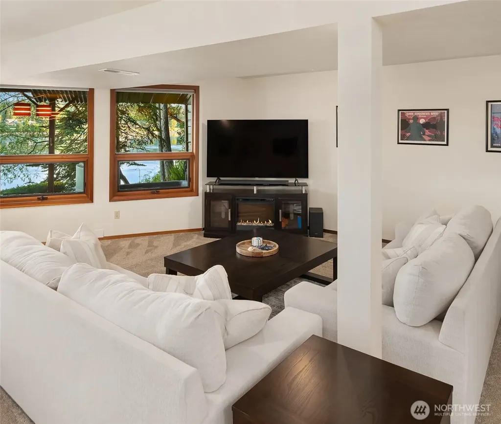 211 E Church Point Drive Shelton WA 98584