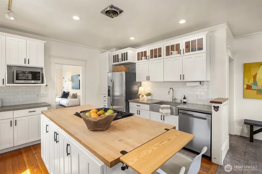 6750 26th Avenue NW Seattle WA 98117