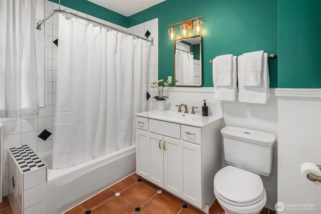6750 26th Avenue NW Seattle WA 98117
