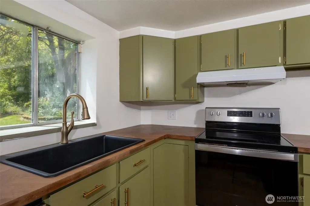 4102 80th Street E Tacoma WA 98443