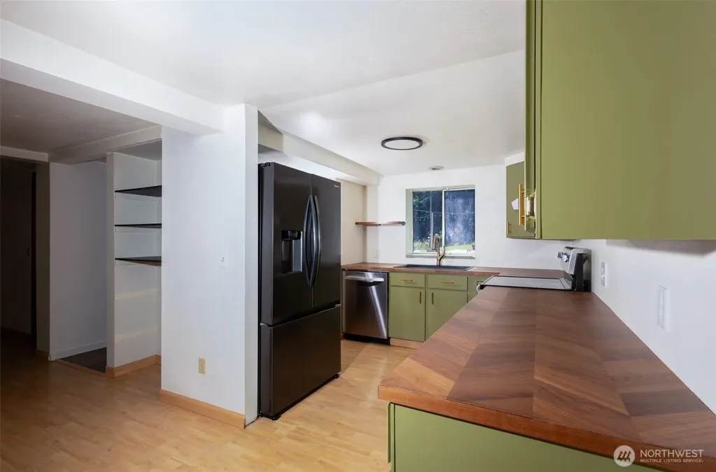 4102 80th Street E Tacoma WA 98443