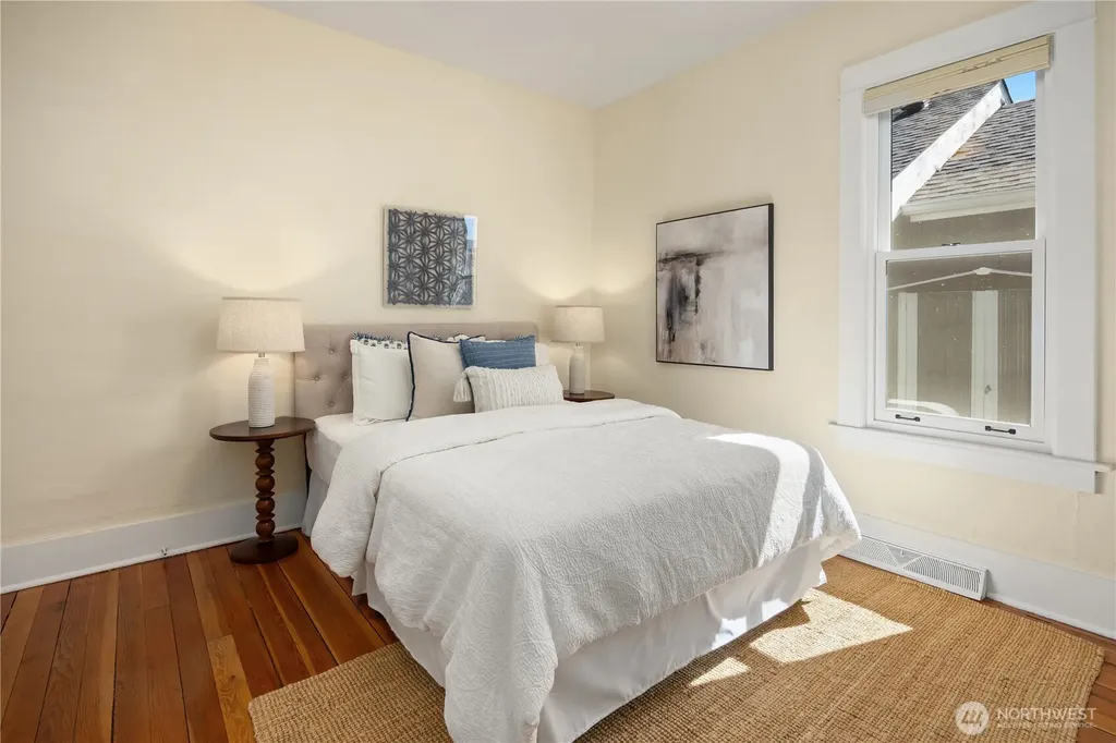 907 NE 72nd Street Seattle WA 98115