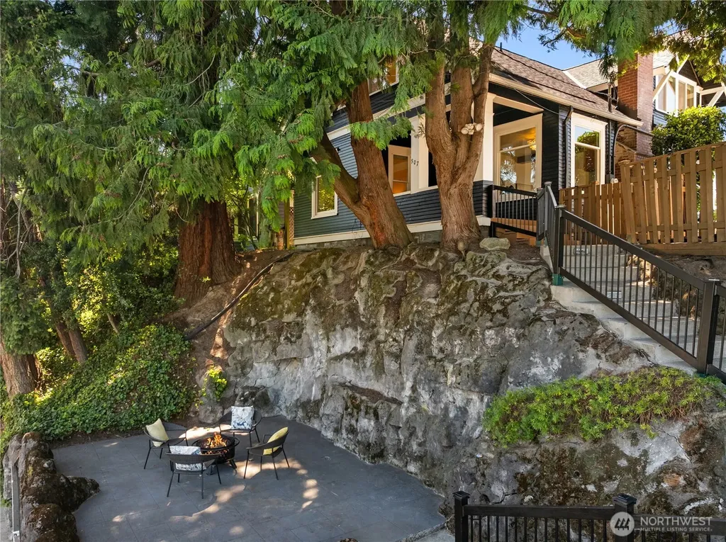 907 NE 72nd Street Seattle WA 98115