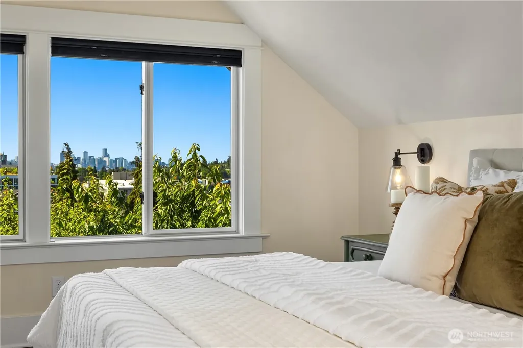 907 NE 72nd Street Seattle WA 98115
