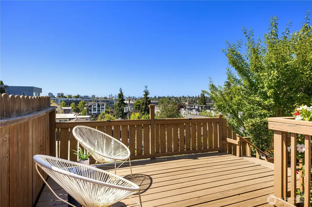 907 NE 72nd Street Seattle WA 98115