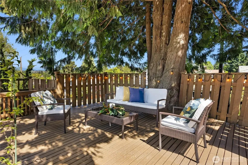 907 NE 72nd Street Seattle WA 98115