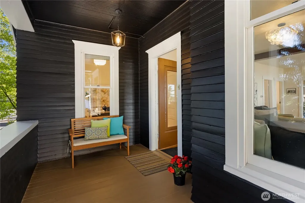 907 NE 72nd Street Seattle WA 98115