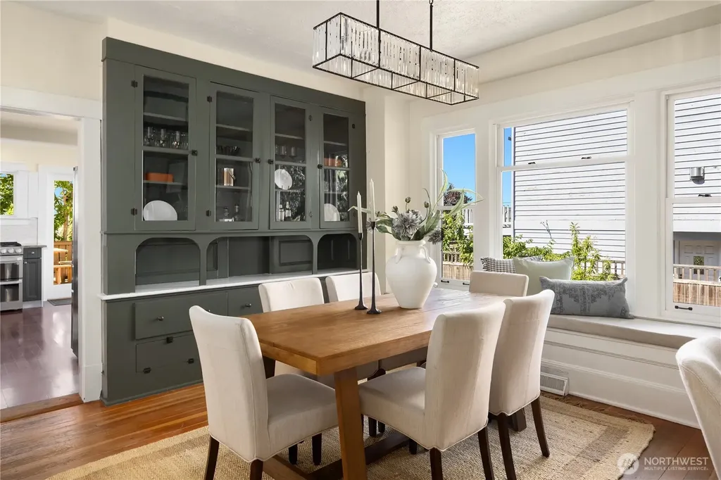 907 NE 72nd Street Seattle WA 98115
