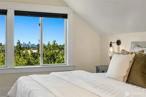 907 NE 72nd Street Seattle WA 98115