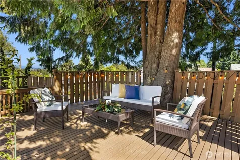 907 NE 72nd Street Seattle WA 98115