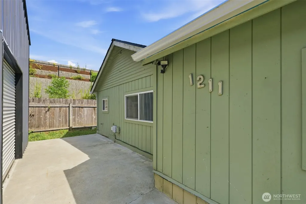 1211 NE Mcwilliams Bremerton WA 98311