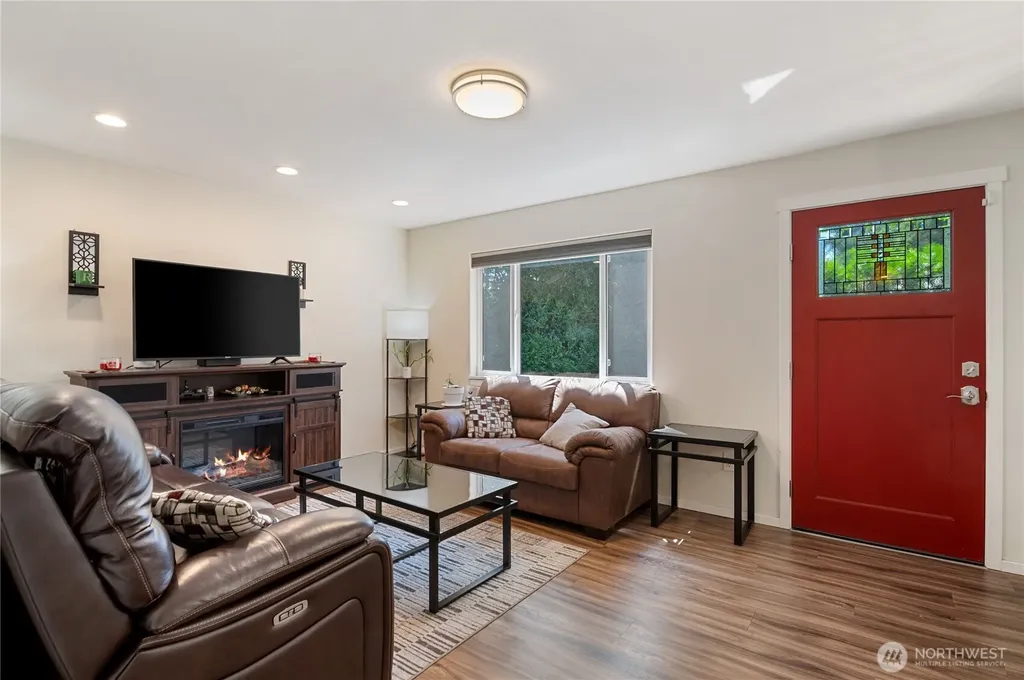 9111 Newgrove Avenue SW Lakewood WA 98498