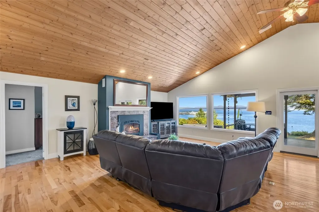 24920 S South Kingston Road NE Kingston WA 98346