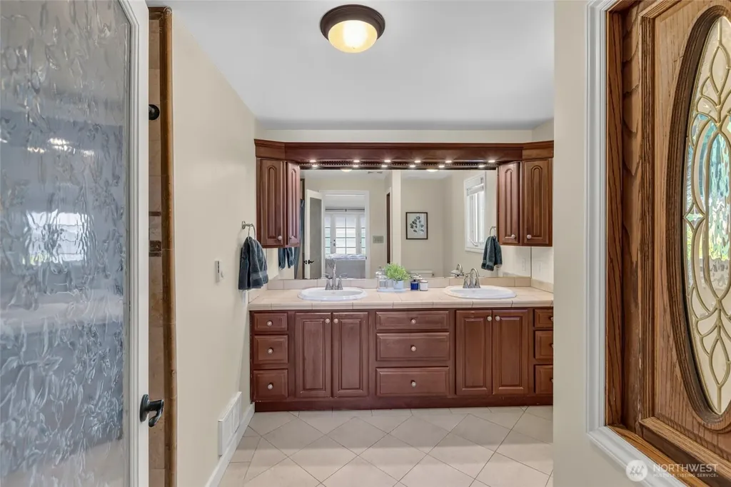 24920 S South Kingston Road NE Kingston WA 98346