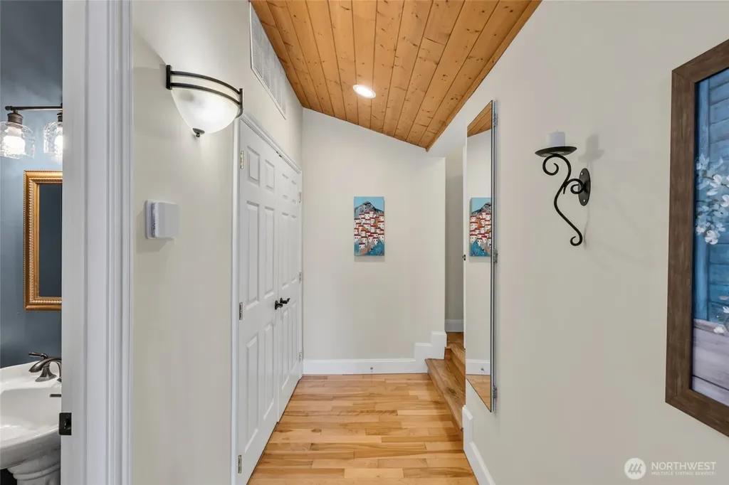24920 S South Kingston Road NE Kingston WA 98346