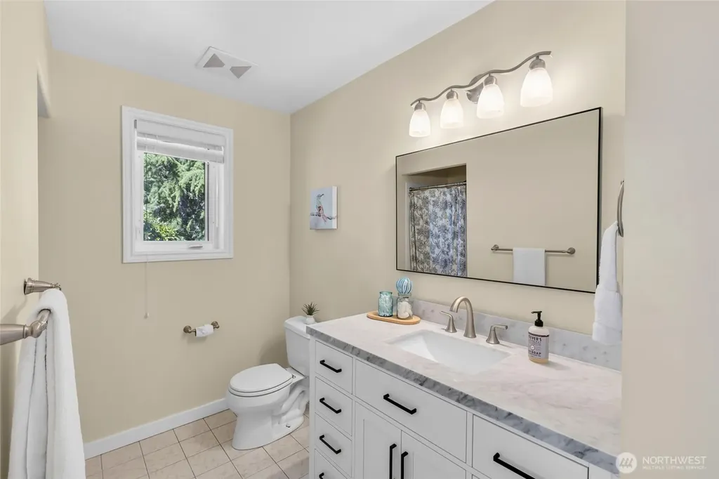 24920 S South Kingston Road NE Kingston WA 98346
