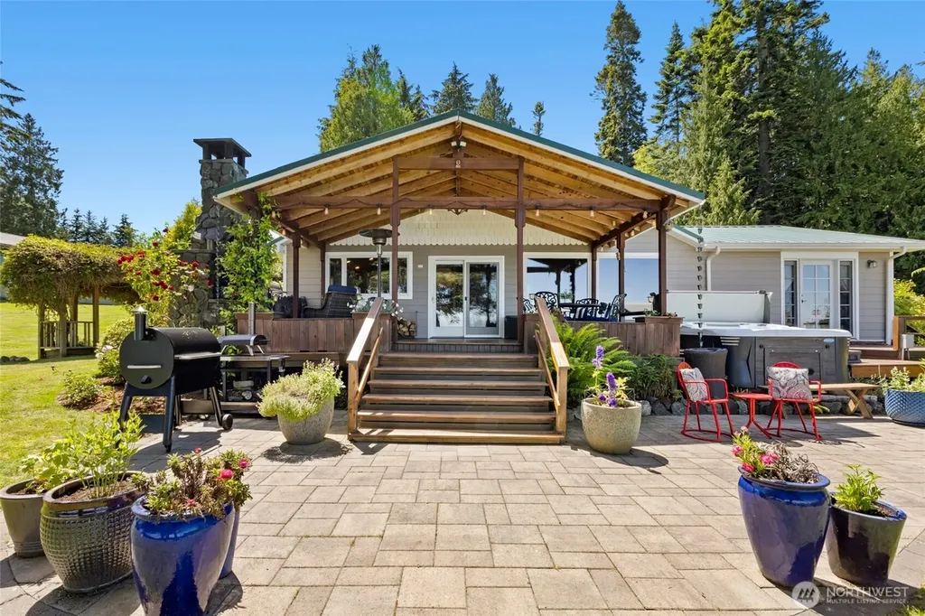 24920 S South Kingston Road NE Kingston WA 98346