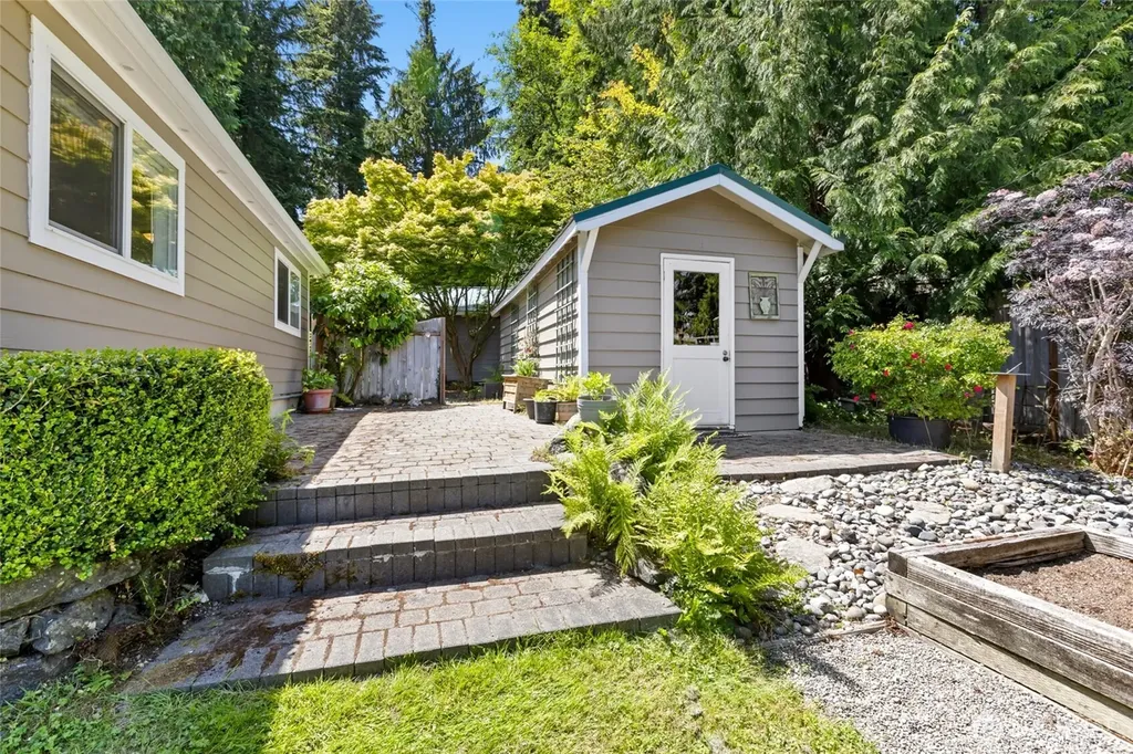 24920 S South Kingston Road NE Kingston WA 98346