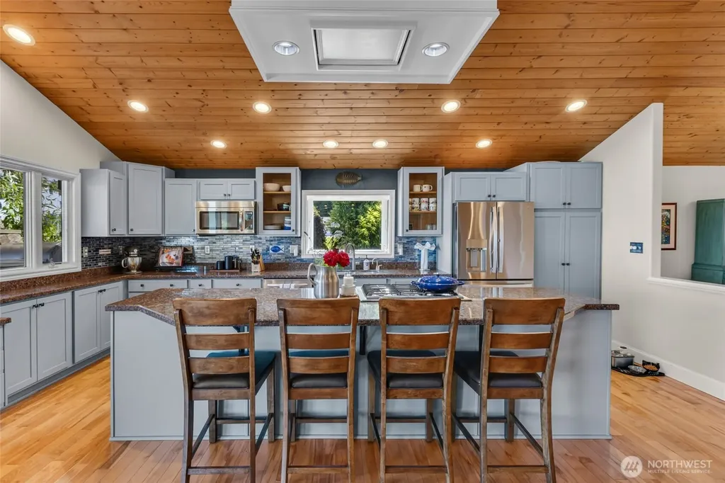 24920 S South Kingston Road NE Kingston WA 98346