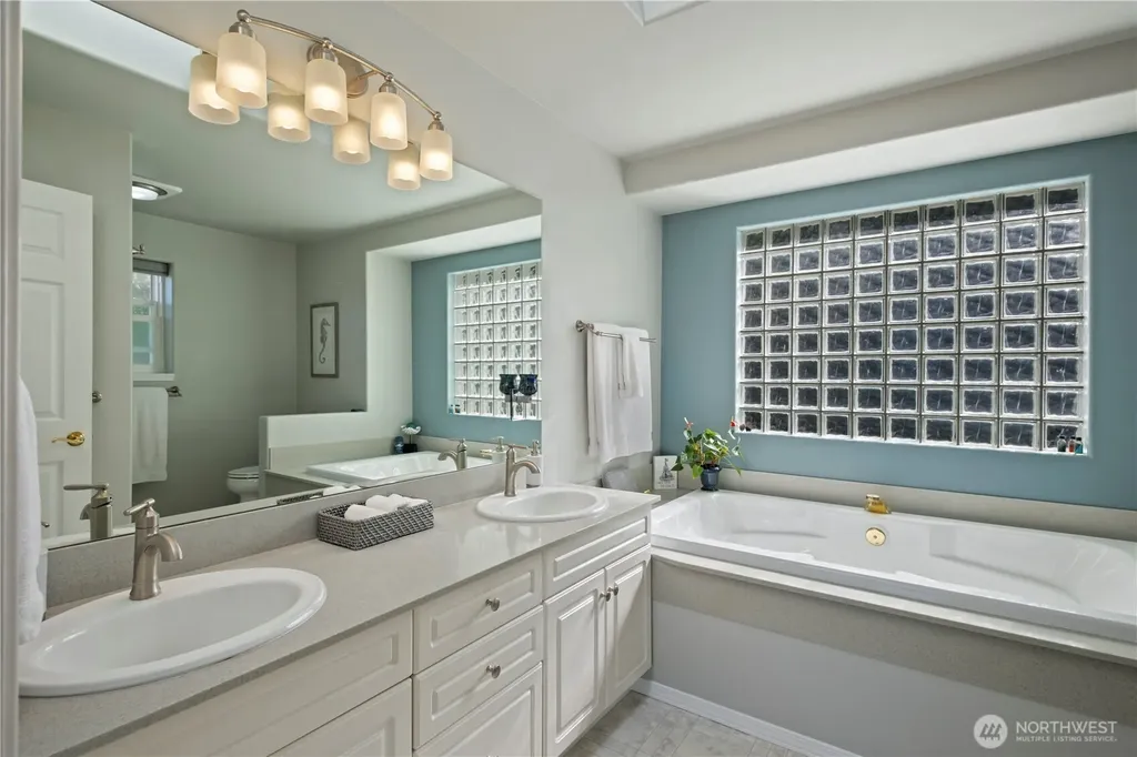 8189 Whidbey Drive Clinton WA 98236